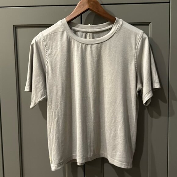 Vuori Light Grey Tee - Picture 1 of 3